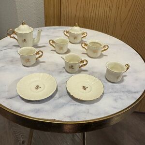 Lennox miniature tea set - missing one lid !